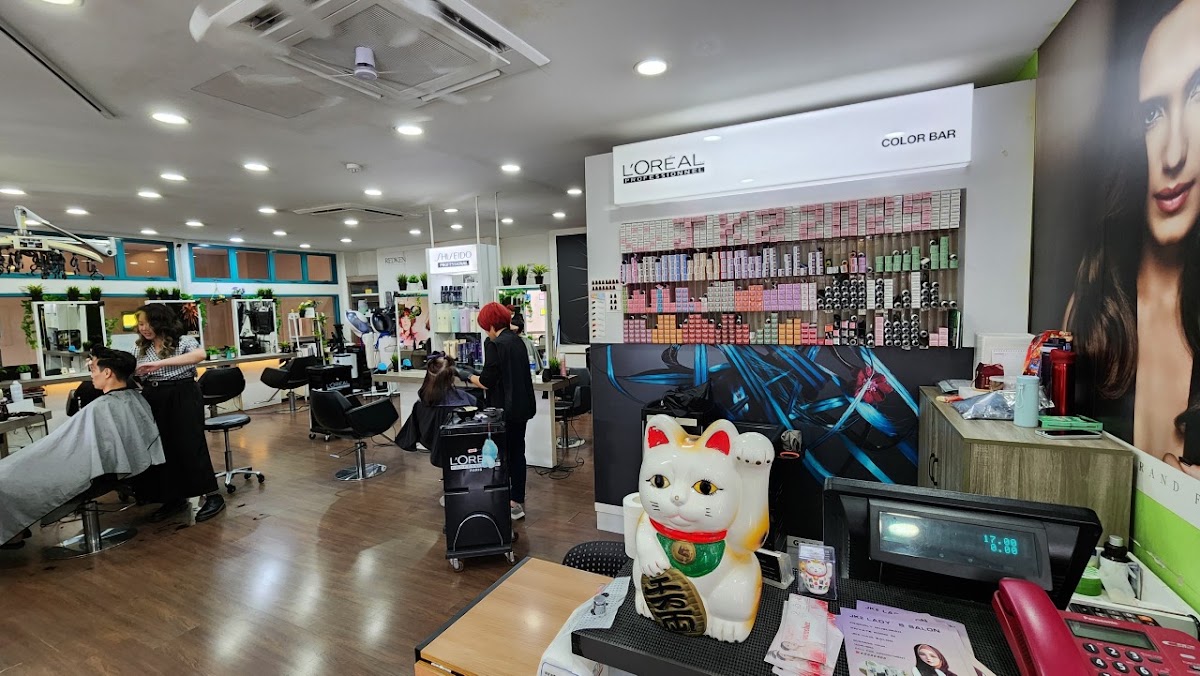 The salon floor with the L'Oreal Professionnel colour bar wall of tubes behind the counter